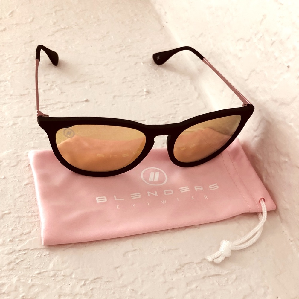 🕶💛Blenders Eyewear Sunglasses💛🕶 (Color: Rose Theater)